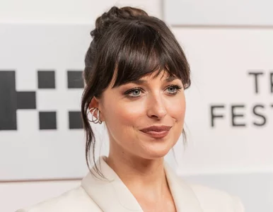 Miniatura: Dakota Johnson żartuje z rzekomego...