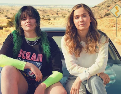 Miniatura: Barbie Ferreira i Haley Lu Richardson w...