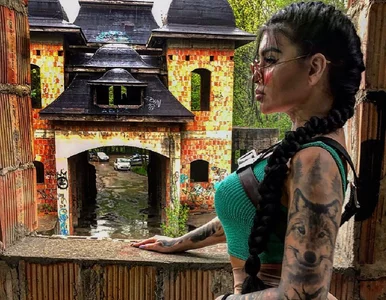 Miniatura: Promuje się jako „polska Lara Croft”. Kim...