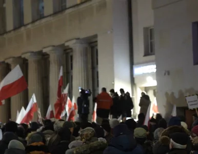 Miniatura: Przyglądaliśmy się protestowi w obronie...