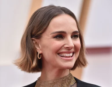 Miniatura: Natalie Portman w pelerynie na Oscarach....